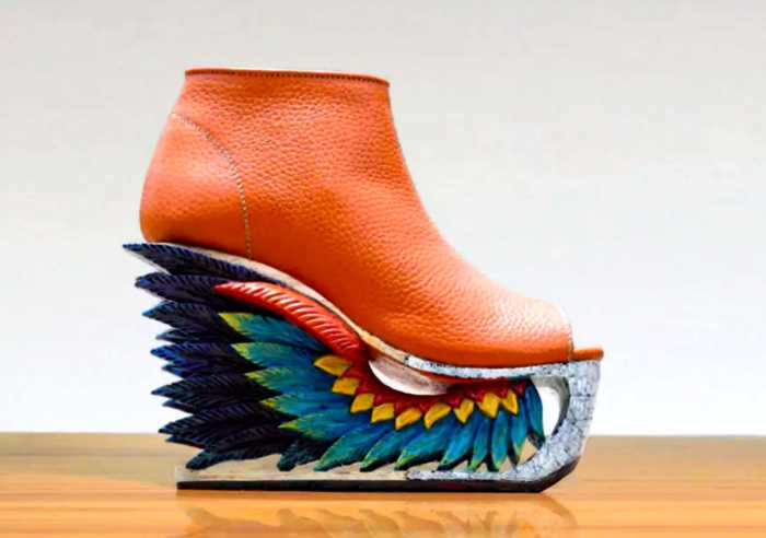 Фантазия модных дизайнеров безгранична: странная и нелепая обувь, которую трудно носить в повседневной жизни
