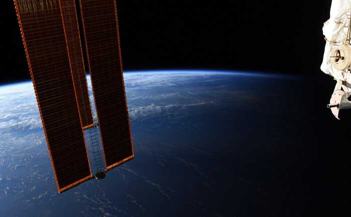 Космонавт NASA поделился завораживающим фото, как выглядит граница между днём и ночью с МКС