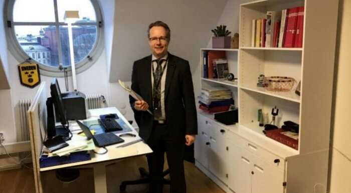 Ни ассистентов, ни авто, ни даже пенсий: как живут шведские депутаты