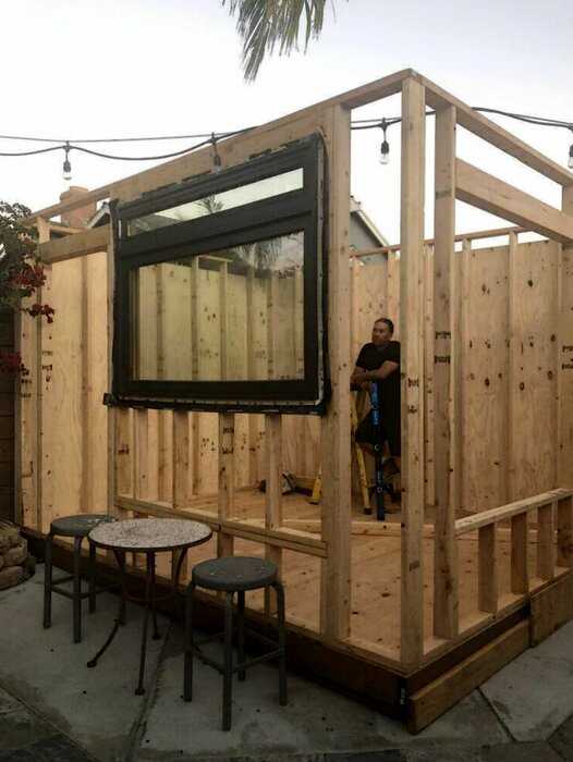Мужчина построил кофейню на заднем дворе своего дома всего за 3 месяца, и это просто мечта