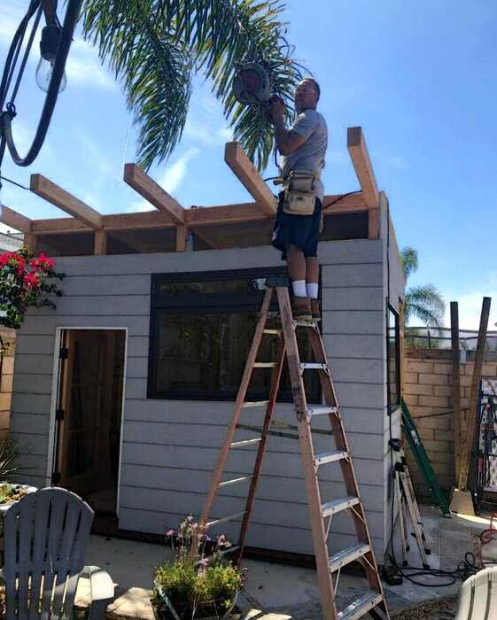 Мужчина построил кофейню на заднем дворе своего дома всего за 3 месяца, и это просто мечта