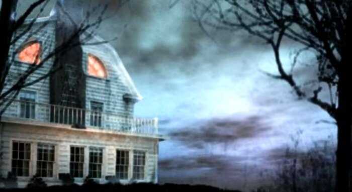 Мужчина обнаружил тайный дом на своём чердаке, но выглядит это, как будто сцена из фильма ужасов