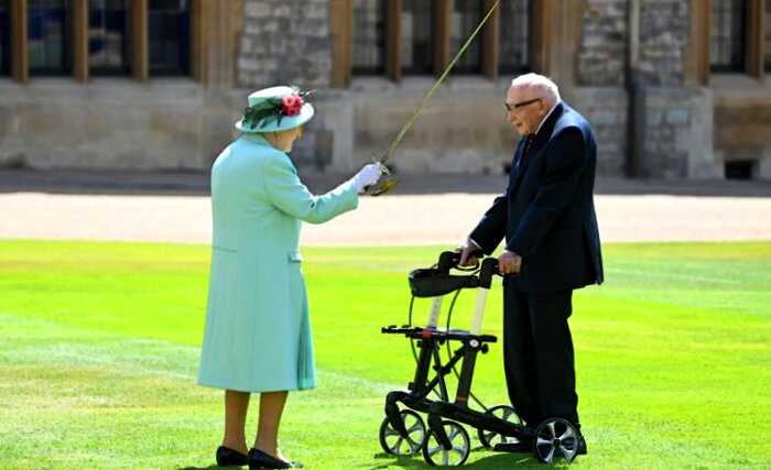 Елизавета II посвятила в рыцари 100-летнего ветерана Второй мировой войны