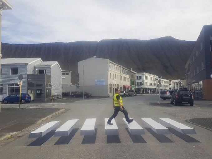 3D-технологии в действии: городок в Исландии обзавелся интересным переходом для замедления скоростных автомобилей