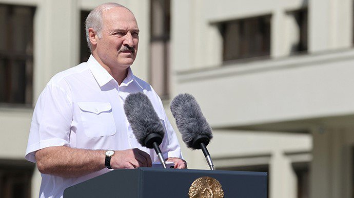 «Уходи!» Лукашенко освистали во время его выступления на заводе в Минске