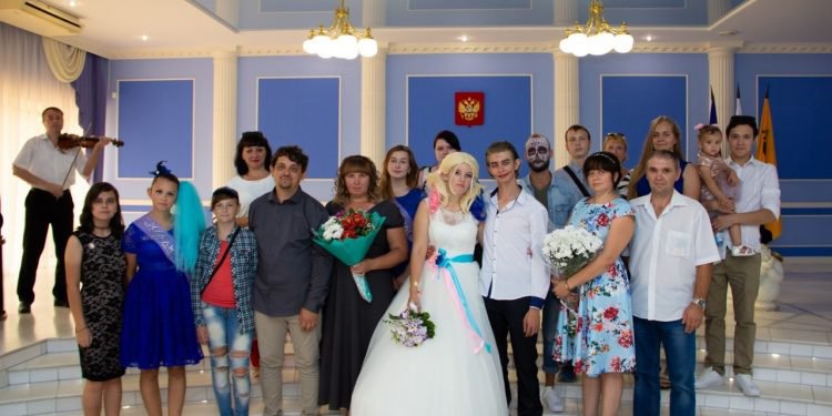 «Джокер» и «Харли Квинн» сыграли свадьбу в Новороссийске: такого никто не ожидал увидеть