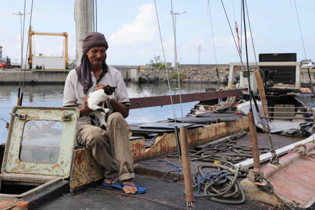 Моряк и его кот 7 месяцев дрейфовали в Индийском океане