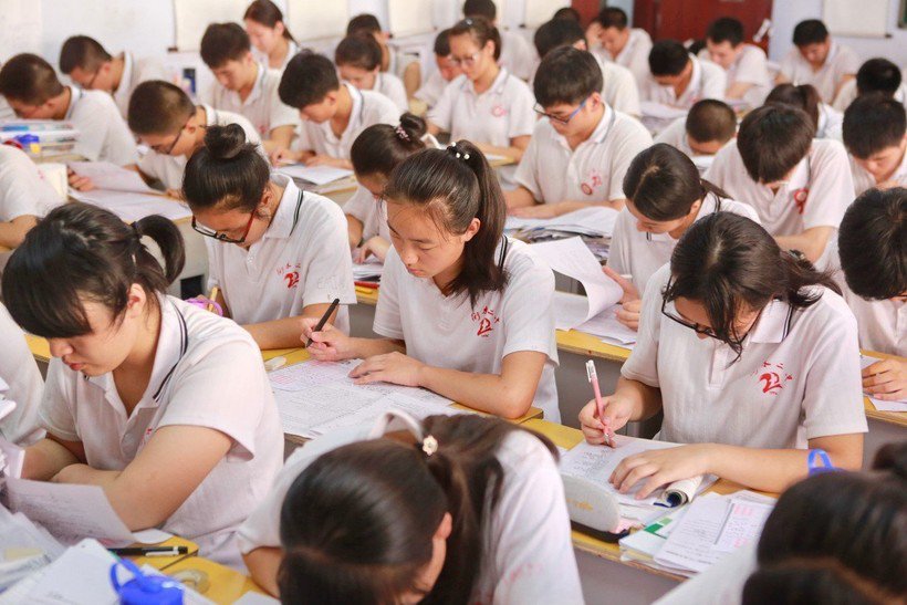 Учеба по 12 часов в день: несколько фактов из жизни китайских школьников