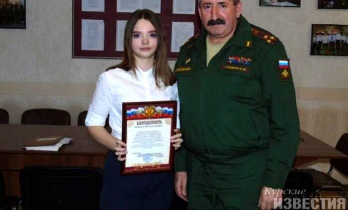 17-летняя красавица из Курска привела в военкомат даже самых ярых уклонистов, использовав нечестный приём
