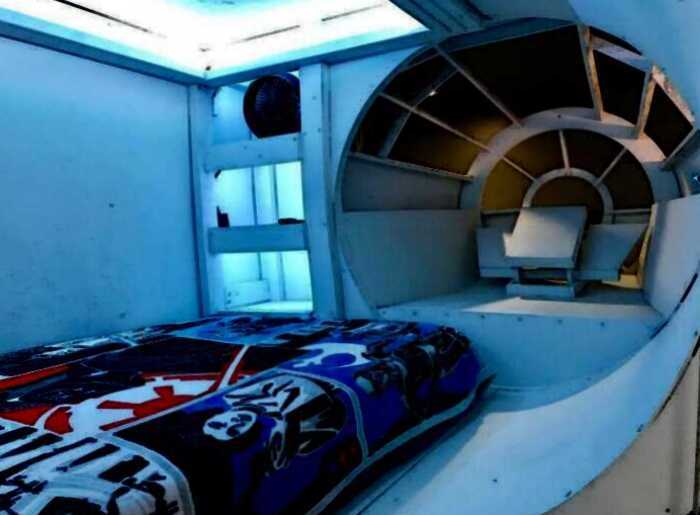 Малыш отказывался засыпать в своей кровати. И тогда родители построили в детской настоящий космический корабль!