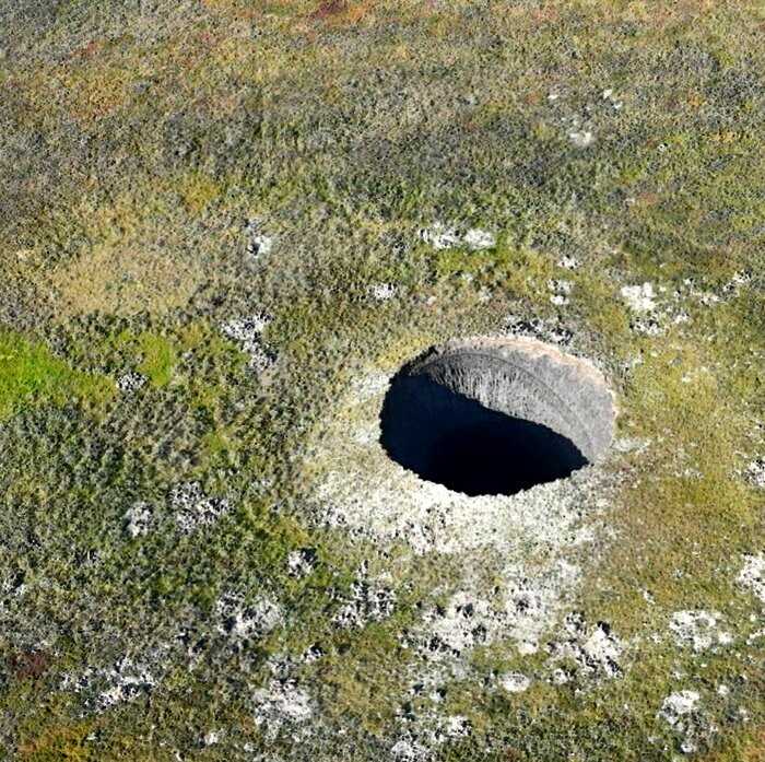 Ученые разобрались, почему в Сибири в последние годы появляются огромные кратеры