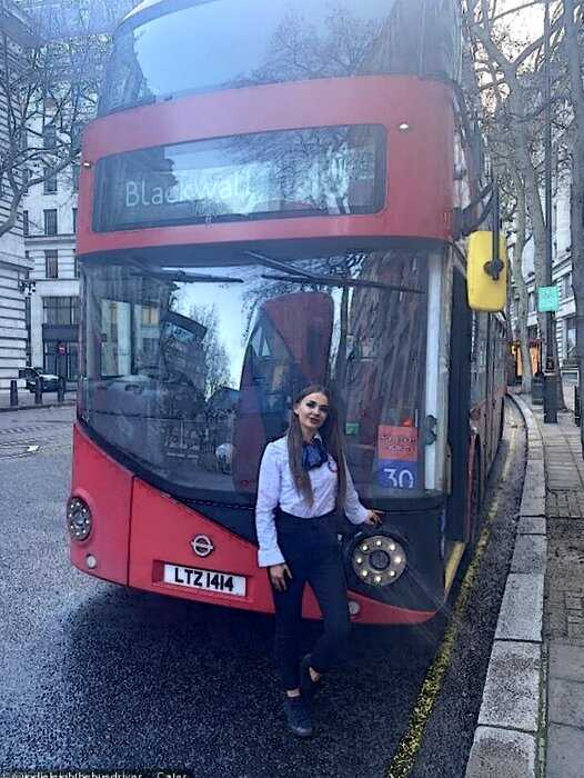 24-летняя девушка является самым красивым в мире водителем автобуса