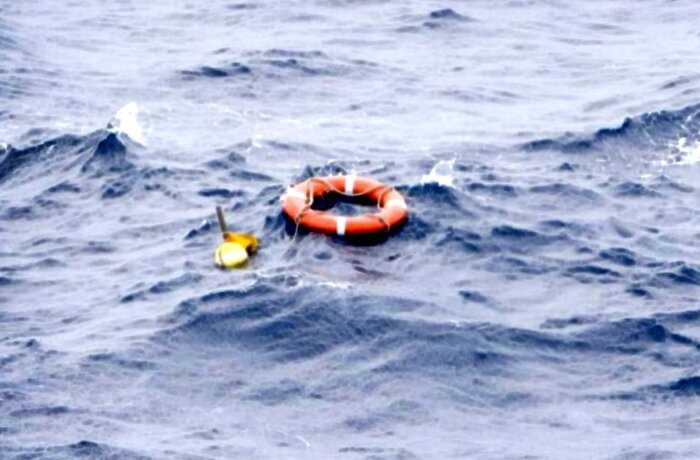 Моряк в Тихом океане упал за борт и выжил после 14 часов в воде