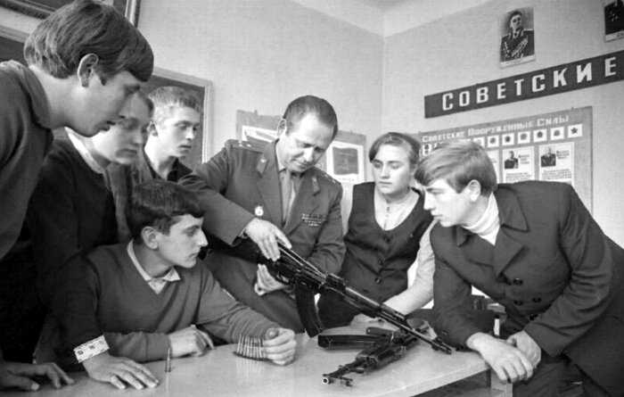 Важные предметы школ СССР, которые сейчас стали бесполезными