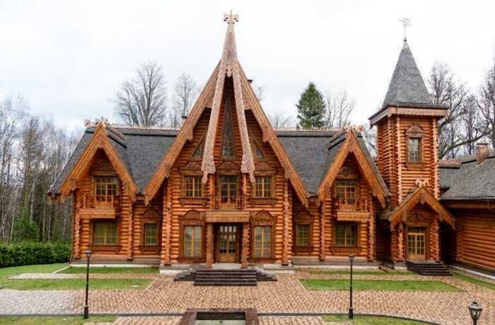 Яйцо, замок и цитадель: 10 необычных домов, построенных в России