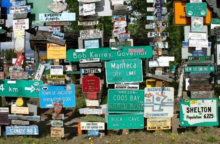Где указатели врут: как посреди канадского леса появилось 100 тысяч дорожных знаков