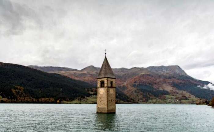 В Италии «показалась на свет» деревня на дне озера