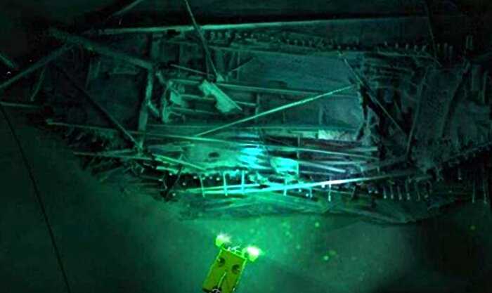 На дне Черного моря нашли самый старый корабль в истории. Погружение к судну возрастом 2400 лет