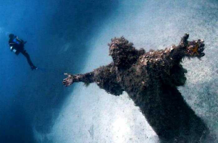 Тест на субмеханофобию: 15 самых страшных объектов, которые можно встретить под водой