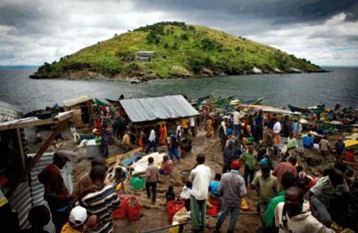 Как живут люди на самом густонаселённом острове в мире