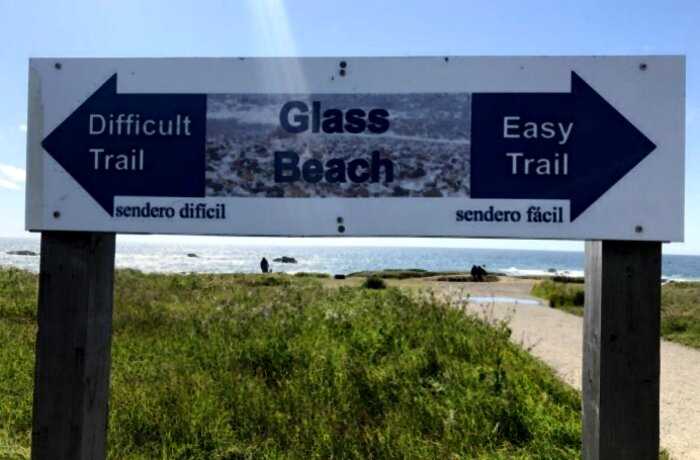 Пляж, который стал популярным, потому что с него запрещают убирать стёкла