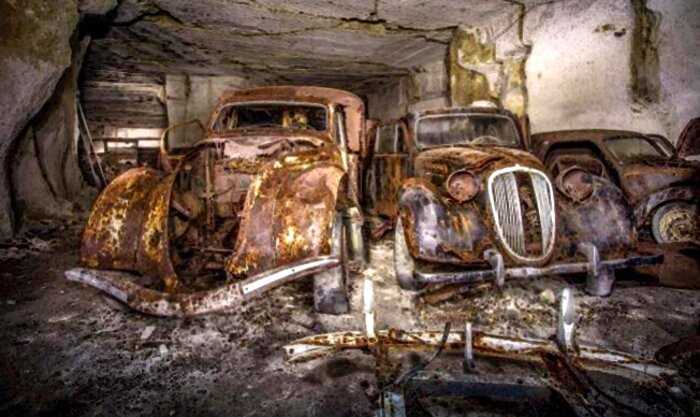 Машины спрятали внутри каменоломни и забыли про них на 80 лет. Автомобили случайно нашел учитель