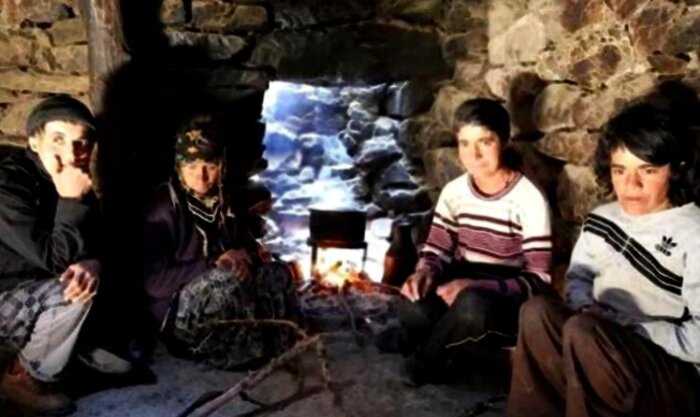 Семья 80 лет жила в горах без контакта с цивилизацией, пока дом случайно не нашли альпинисты