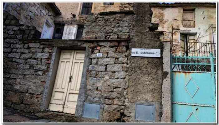 Итальянский городок продает дома за один евро любому желающему. Но есть один нюанс