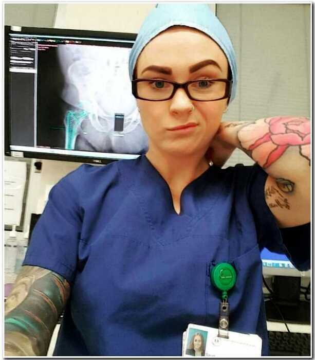 Знакомьтесь — Сара Грей, самый татуированный и эпатажный доктор в мире
