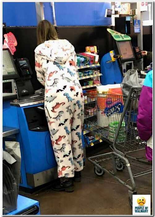 18+ суровых покупателей магазина Walmart, которые пришли за новогодними покупками