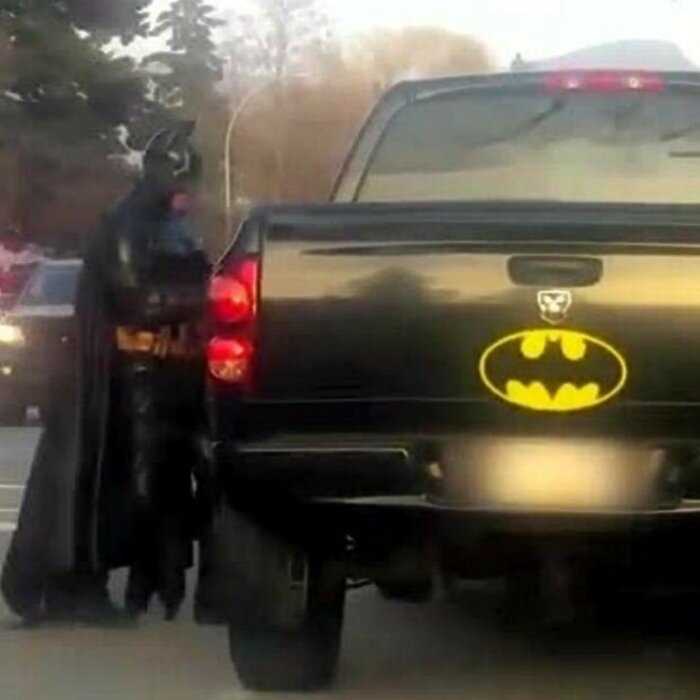 В Канаде Бэтмен пришел на перестрелку, но полицейские отказались от его услуг