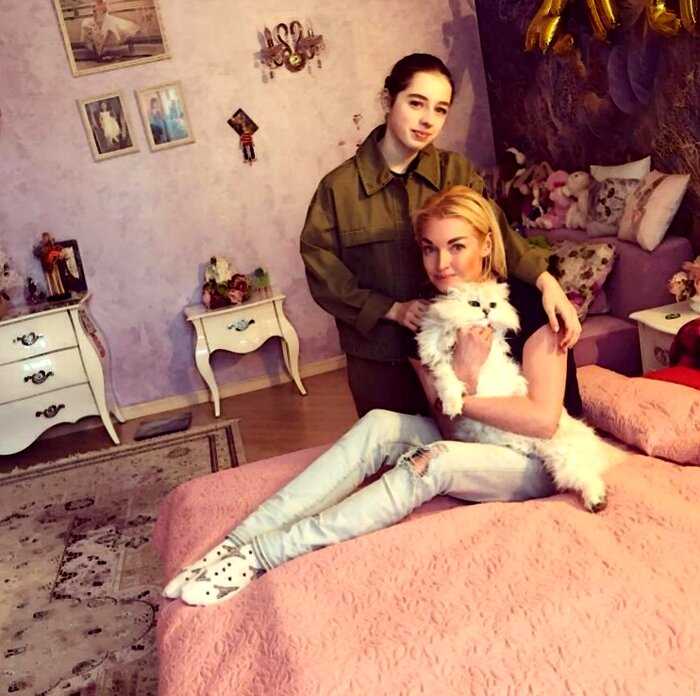 “Она уже взрослая”: Анастасия Волочкова отселила 13-летнюю дочь жить отдельно