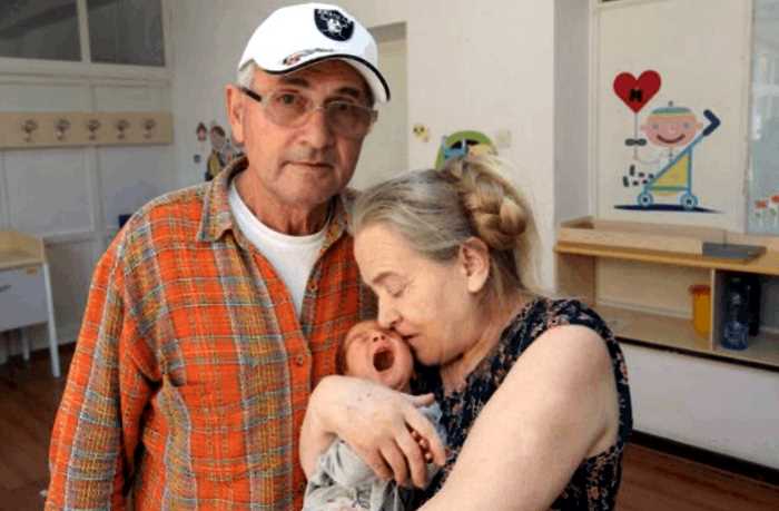 68-летний муж бросил 60-летнюю жену после того, как она родила ему ребенка!