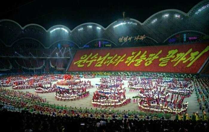 100 тысяч северных корейцев станцевали в унисон на фестивале «Ариран»
