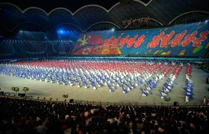 100 тысяч северных корейцев станцевали в унисон на фестивале «Ариран»
