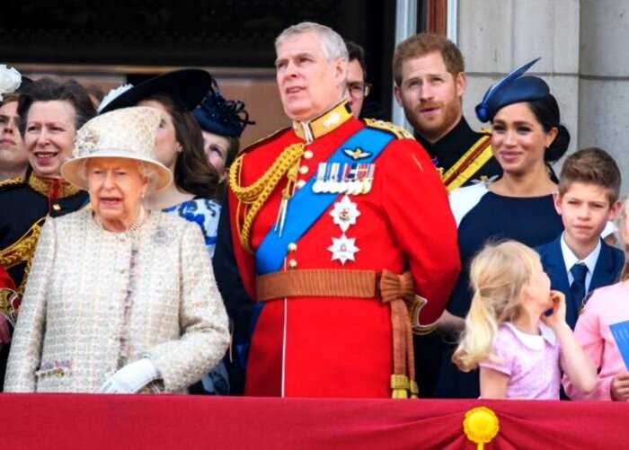 Эксперт рассказал, как Елизавета II относится к разладу между семьями