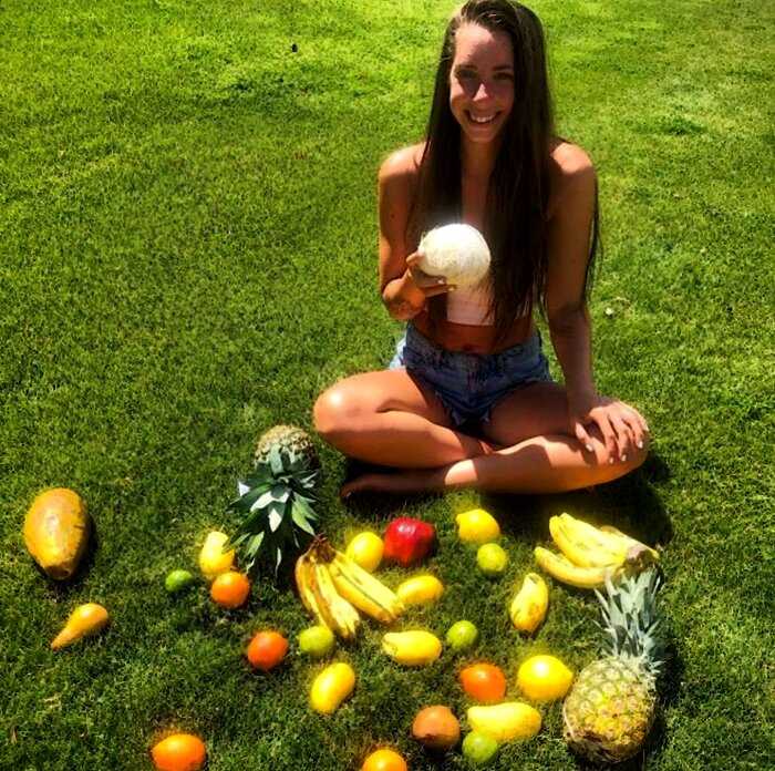 «Солнцеедка»: американка уверяет, что прожила 3 месяца, питаясь лишь лучами солнца