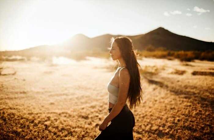 «Солнцеедка»: американка уверяет, что прожила 3 месяца, питаясь лишь лучами солнца