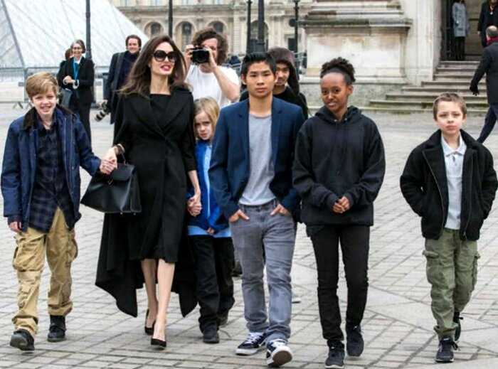 «Пусть знают цену деньгам»: Джоли экономит на еде и одежде для своих детей