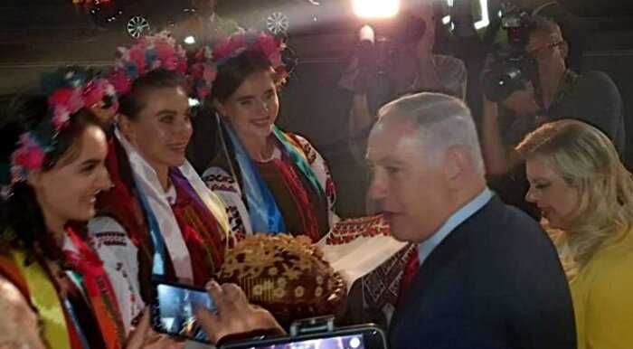 Жена израильского премьер-министра оскандалилась по пути в Киев