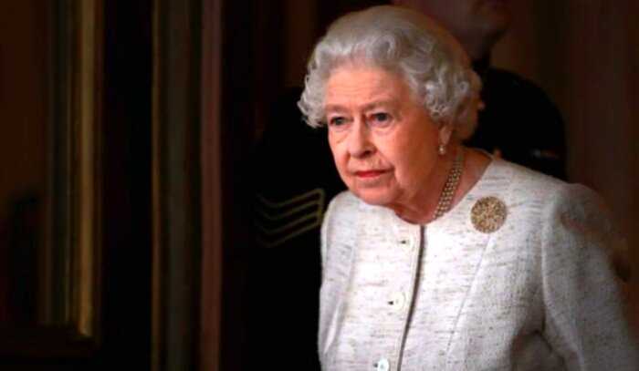 «Довела акртисулька»: Елизавета II больше не желает слышать о Маркл