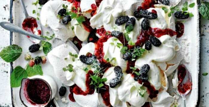 Pavlova: рецепт воздушного десерта с ягодами