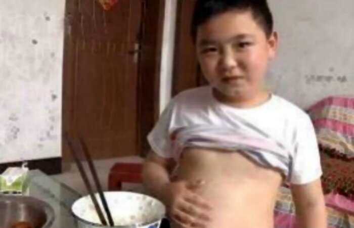 «Спасительная масса»: в Китае школьник набрал 13 кг, чтобы спасти отца