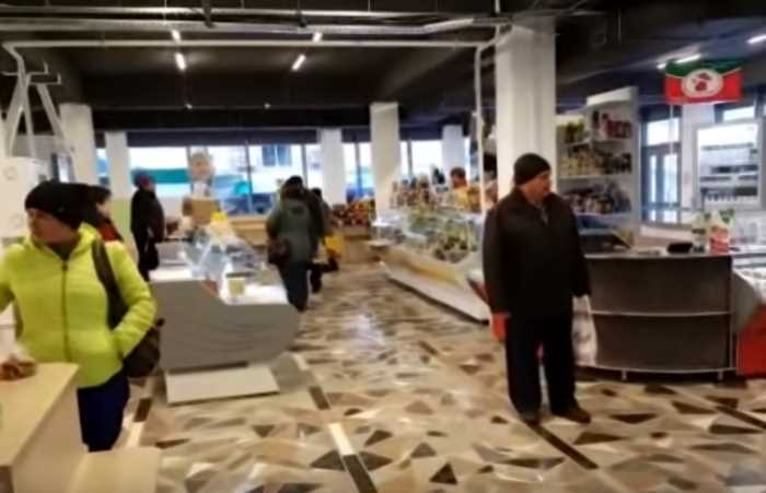 «Пол из надгробий»: жители Усть-Каменогорска возмутились ремонтом в торговом центре