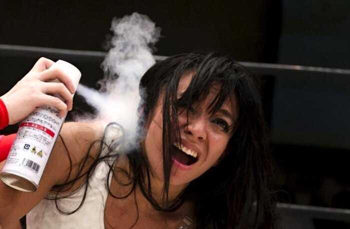 «Неистовый и кровожадный»: 10 ярких фотографий женского рэслинга в Японии
