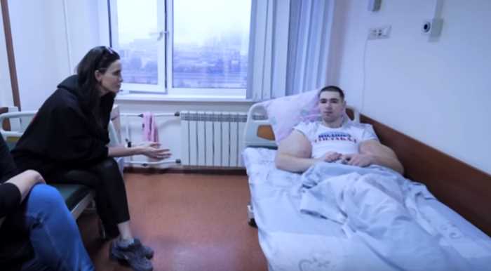 В сети всплыло видео операции Кирилла Терешина, вкачавшего себе 3 литра вазелина в руки