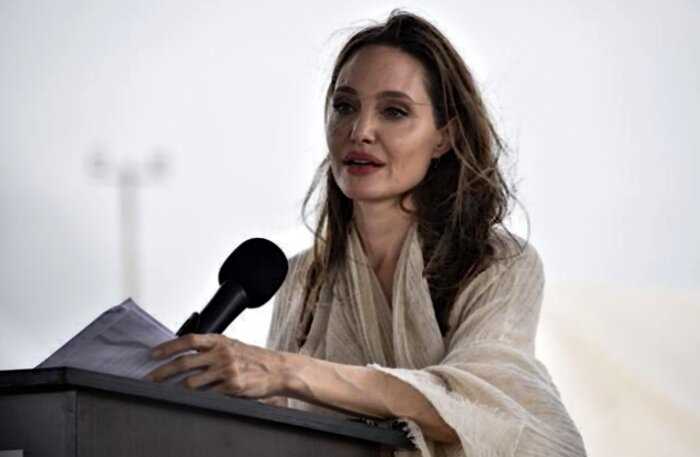 «Нужно что-то делать»: иссохшие руки Анджелины Джоли обеспокоили фанатов
