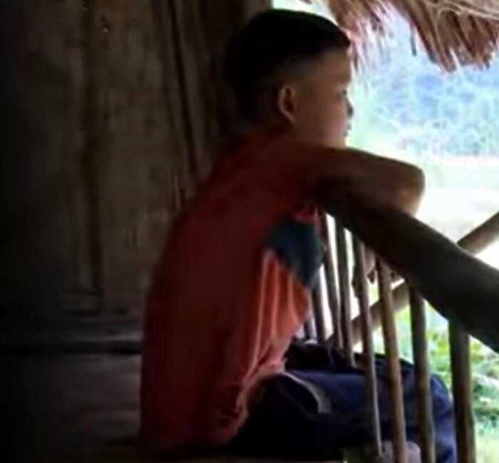 Во Вьетнаме10-летний мальчик отказался от усыновления и продолжил жить один