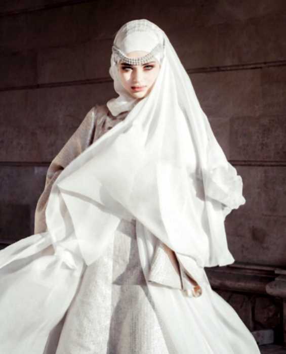 «Чеченская Водянова»: почему затравили модель, cнявшуюся в рекламе Dolce &amp; Gabanna?