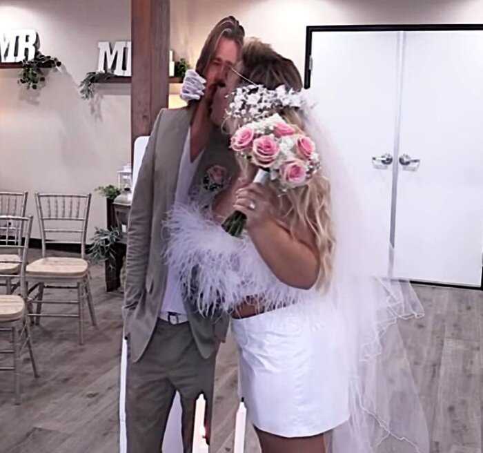 «Любовь с первого взгляда»: блогер из США вышла замуж за Брэда Питта